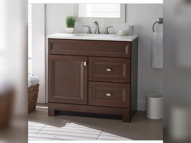 Lot 96-205355 - Home Decorators Collection
Sedgewood 36.5 in. W x 18.75 in. D × 34.375 in. H Single Sink Bath Vanity...