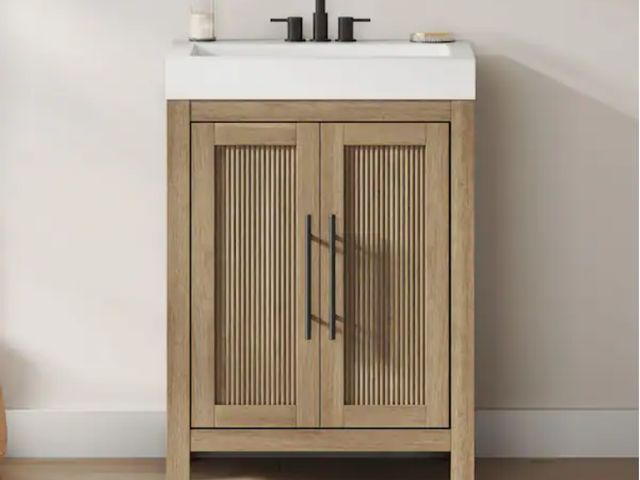 Lot 96-198776 - Glacier Bay
Cargrove 24 in. Single Sink Oak Bath Vanity with White Resin Composite Top (Assembled)
U...