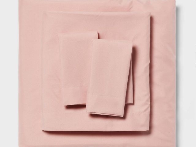 Lot 96-157387 - King Microfiber Sheet Set Pink
New