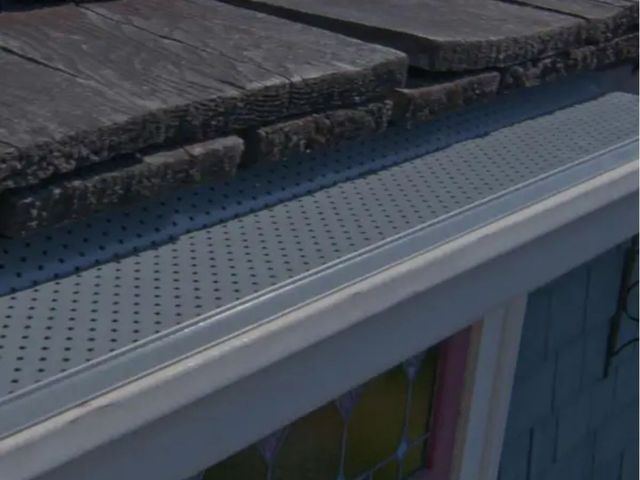 Lot 96-170678 - Gutter Guard 5 in. W Aluminum Leaf Filter DIY Gutter Cover 26 PCS 104 ft. Total Length 0.157 in. 
MS...