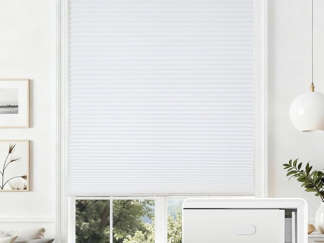 Lot 96-211766 - Cordless Cellular Shades, Light Filtering Honeycomb Blinds for Indoor Windows, Thermal Insulating &a...