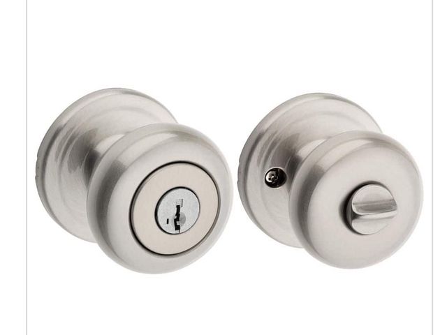 Lot 96-162511 - Kwikset Juno Satin Nickel Entry Door Knob Featuring SmartKey Security with Microban Antimicrobial Te...