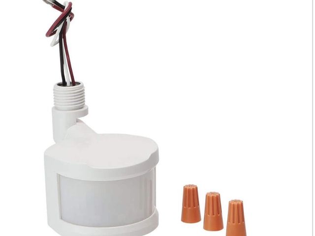 Lot 96-180229 - Commercial Electric Weatherproof Motion Security Floodlight sensor in White

New