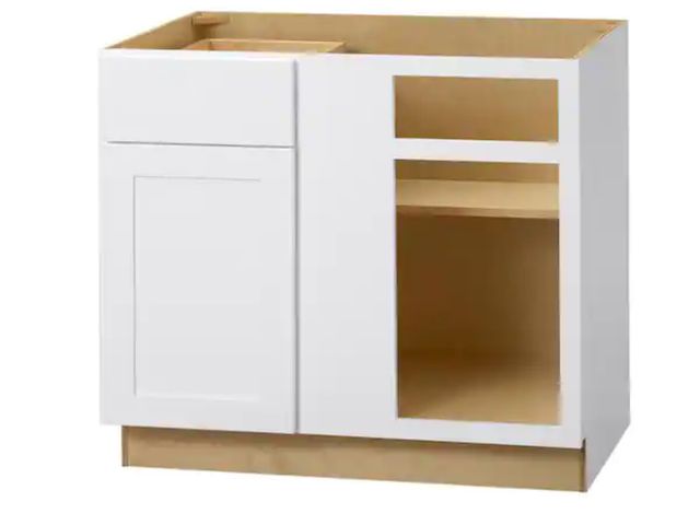 Lot 96-155123 - Hampton Bay
Avondale 36 in. W x 24 in. D x 34.5 in. H Ready to Assemble Plywood Shaker Blind Corner ...