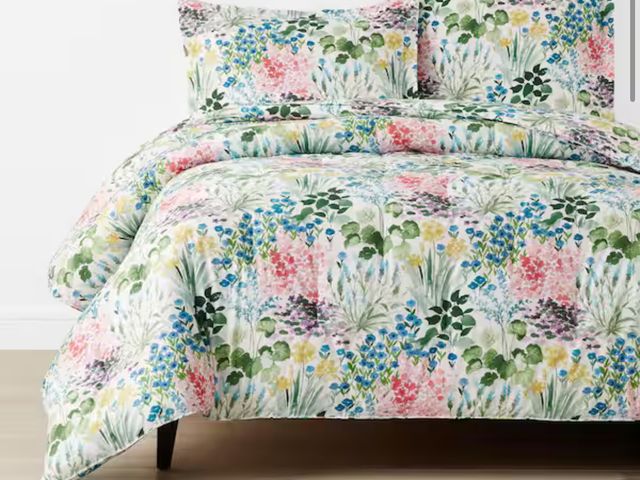 Lot 96-167252 - The Company Store Company Cotton Flower Garden Ivory Multi Color Duvet Insert, size unknown