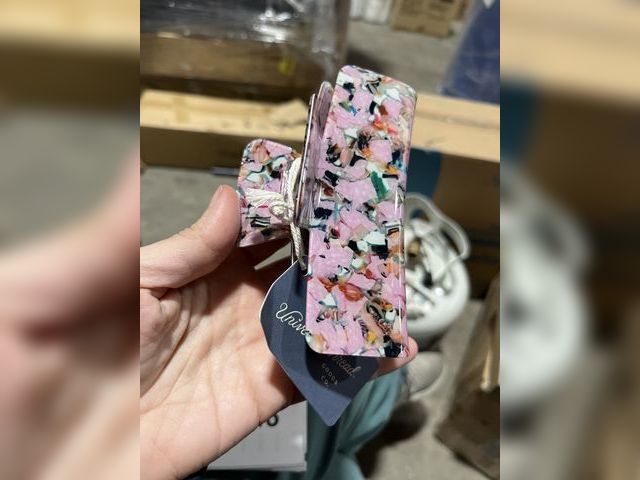 Lot 96-180545 - Hair Claw Clip New