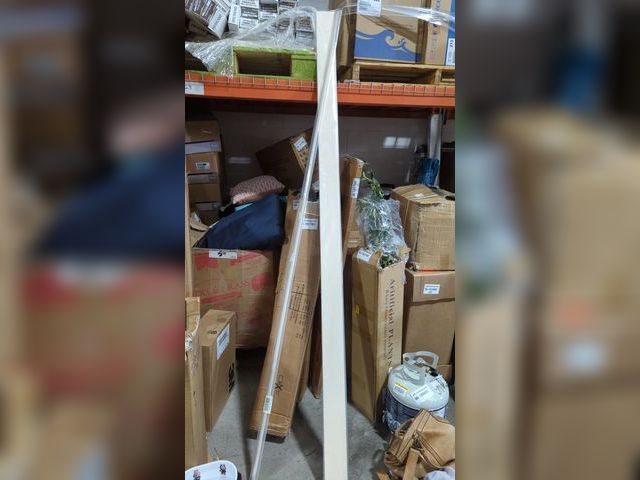 Lot 96-181829 - 8ft. Cream Colored Base Molding and Matching Quarter Round, New