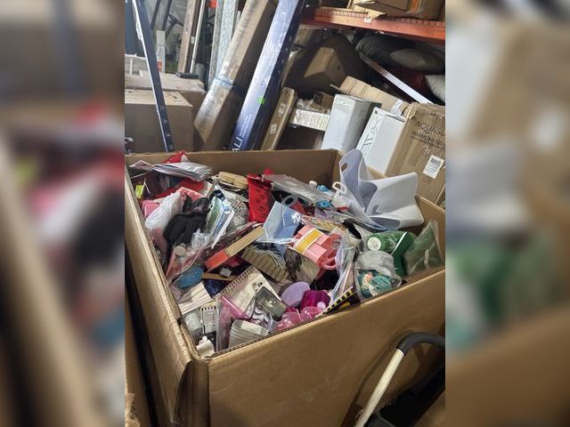 Lot 96-155839 - Full Pallet/Gaylord of Target items! New product. High item count. Items are valued around the $3-$1...