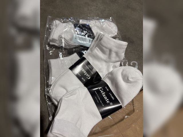 Lot 96-233164 - 12 Pairs of Gelante Socks Size 4-10 New