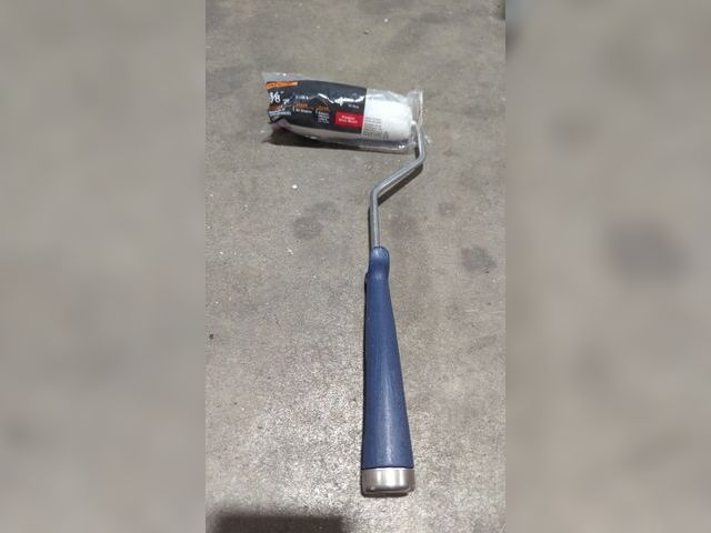 Lot 96-180084 - Professional 3/8 Inch Nap Smooth To Semi Smooth Surface 4" Paint Roller White New