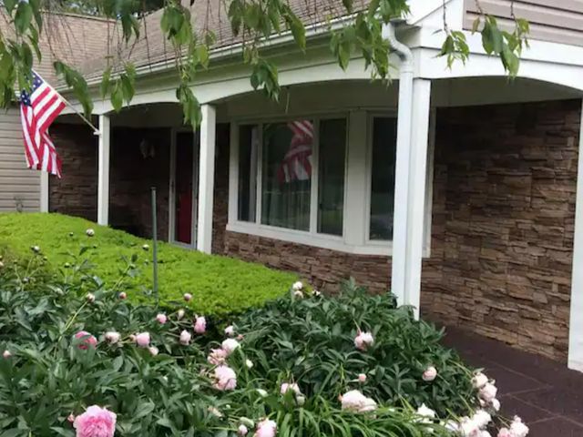 Lot 96-182038 - GenStone
Stacked Stone Desert Sunrise 12 in. x 42 in. Composite Faux Stone Siding Panel
New