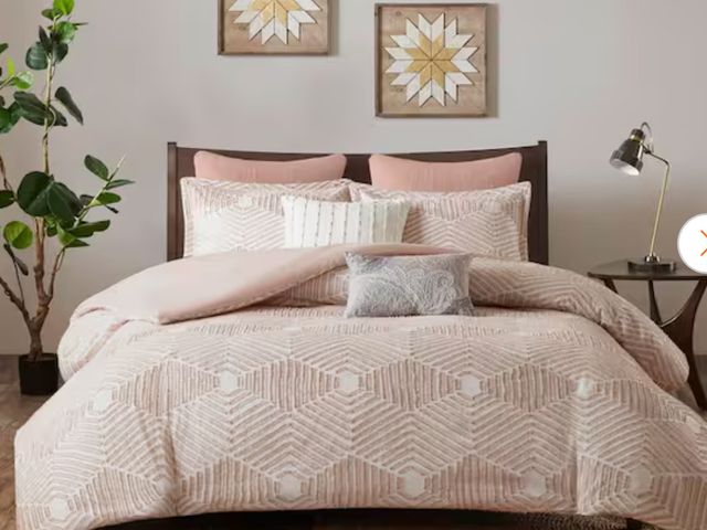 Lot 96-173305 - INK+IVY
Ellipse 3-Piece Blush Cotton Full/Queen Comforter Set
MSRP $129
New