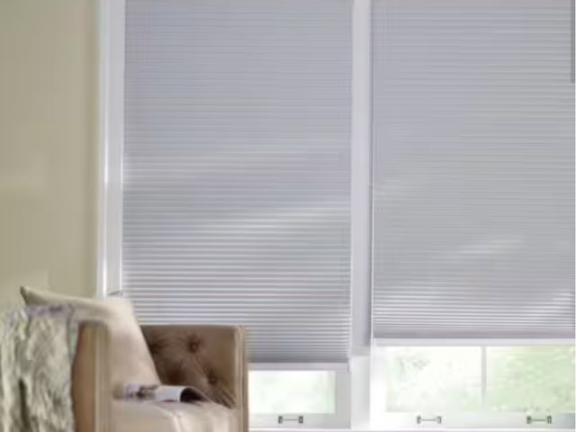 Lot 96-163214 - Home Decorators Collection
Shadow White Cordless Blackout Cellular Shades for Windows - 31.75 in. W ...
