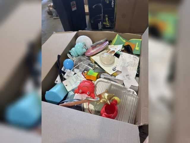 Lot 96-173594 - Mixed Box of Miscellaneous Items