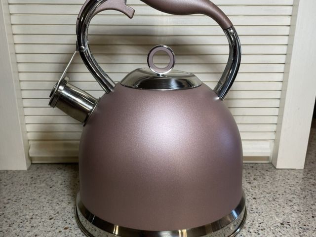 Lot 96-200828 - HIHUOS Tea Kettle for Stovetop, 2.6 Quart Loud Whistling Teapot with Cool Grip Ergonomic Handle Food...