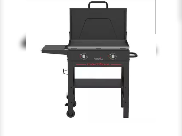 Lot 96-173784 - Nexgrill
Daytona 2-Burner Propane Gas Grill 28 in. Flat Top Griddle in Black with Lid New MSRP $199