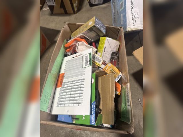 Lot 96-165244 - Box of Miscellaneous Home Depot Items
