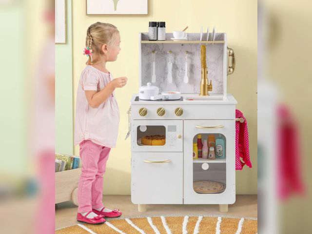 Lot 96-197728 - Pretend Play Kitchen with Stoves and Faucet for Boys and Girls 3+ Years Old
Exact model may vary 
Ne...