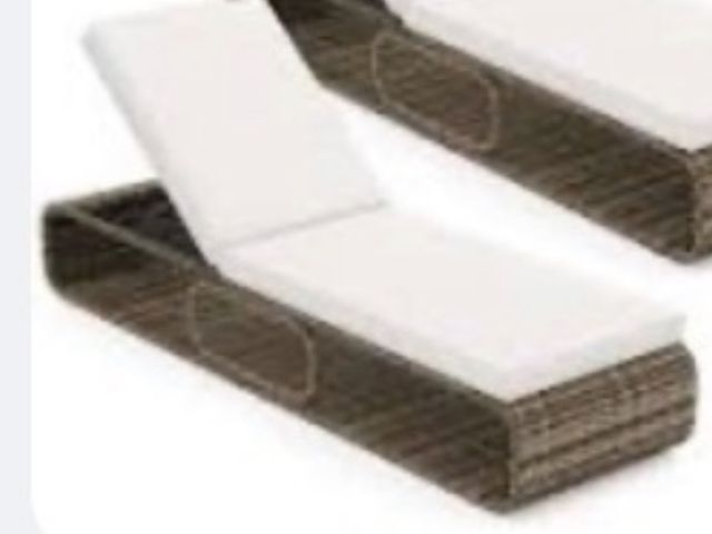 Lot 96-221858 - Wicker patio lounge chair (set of 1) New