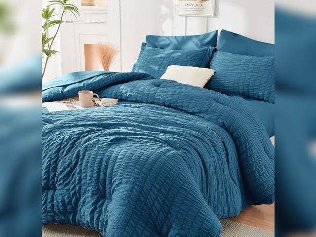 Lot 96-170438 - HYMOKEGE Teal California King Seersucker Comforter Set 7 Pieces
New