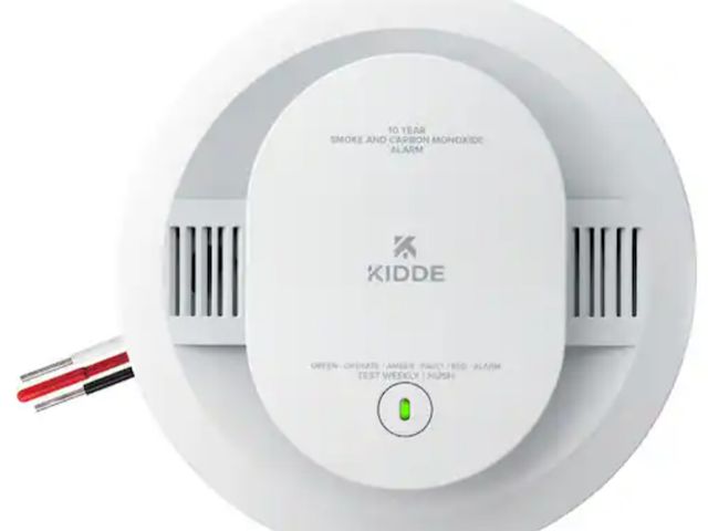 Lot 96-192668 - Kidde
10-Year Battery and Hardwired Smoke and Carbon Monoxide Detector, Interconnectable, LED Lights...