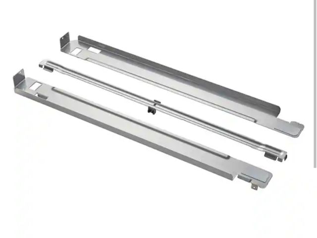 Lot 96-180417 - LG 27 in. Chrome Washer and Dryer Laundry Stacking Kit New