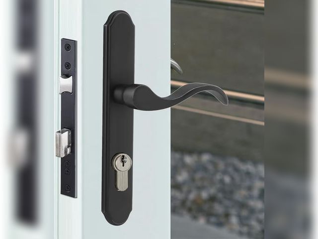 Lot 96-147226 - Andersen storm door hardware set - traditional style - matte black - New