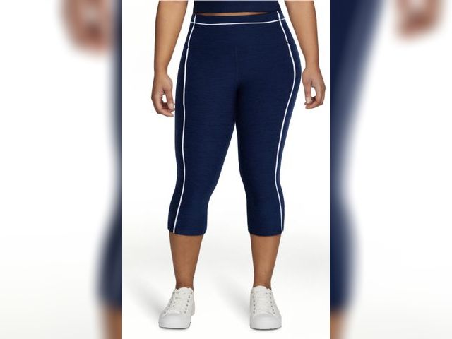 Lot 96-230480 - Athletic Works Women's and Women's Plus ButterCore Capris, Size XL

New