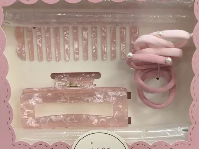 Lot 96-164656 - Pink claw clip, wide tooth comb, and hair ties 
Unused, damaged box, broken claw clip