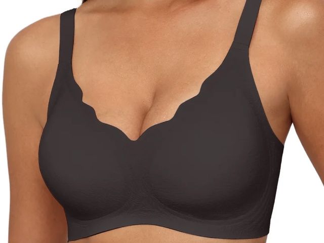 Lot 96-232774 - MINTREUS Women's Seamless Bras No Underwire Scalloped Push Up Bras Soft Wireless Comfort Bralettes F...