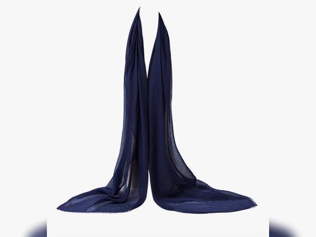 Lot 96-180142 - Women’s Scarf

New. Actual item may vary slightly from stock photo: