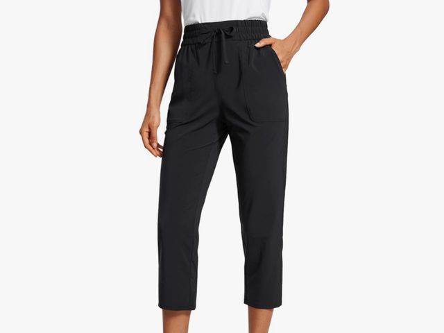 Lot 96-201307 - CRZ YOGA Lightweight Capri for Women 23" Cropped Casual Lounge Work Athletic Travel Pants with Pocke...