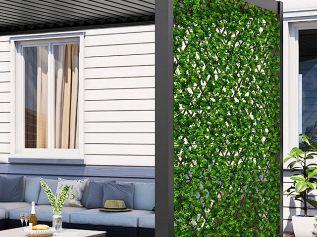 Lot 96-227569 - Costway Green 2.9 x 5.9ft Decorative Fence Panel with Real Willow Frame
New