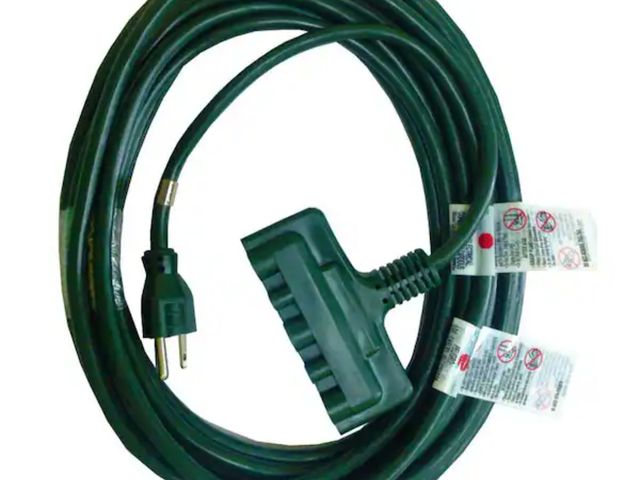 Lot 96-192109 - HDX
25 ft. 16/3 Light Duty Indoor/Outdoor Landscape Extension Cord with Multiple Outlet Triple Tap E...