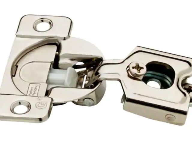 Lot 96-178271 - Everbilt 5 Pair Face Frames 35 mm 105-Degree 1/2 in. Overlay Soft Close Nickel Cabinet Hinge (10 Pie...