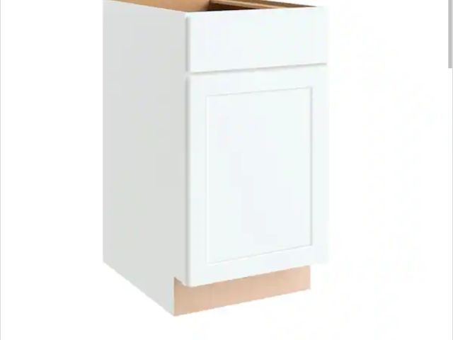 Lot 96-180013 - Hampton Bay Courtland 18 in. W x 24 in. D x 34.5 in. H Assembled Shaker Base Kitchen Cabinet in Pola...