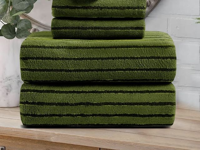 Lot 96-230426 - Bath towel set
New camp green color, stock photo