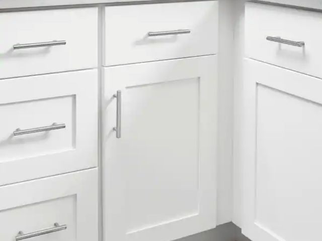 Lot 96-162660 - Hampton Bay
Avondale 36 in. W x 24 in. D x 34.5 in. H Ready to Assemble Plywood Shaker Blind Corner ...