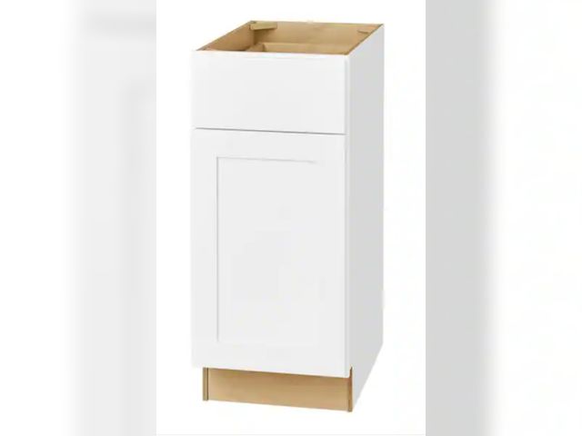 Lot 96-183165 - Avondale 15 in. W x 24 in. D x 34.5 in. H Ready to Assemble Plywood Shaker Base Kitchen Cabinet in A...