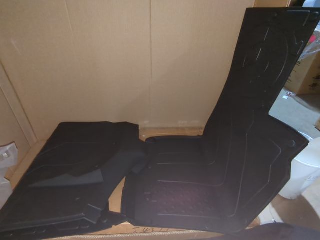Lot 96-175993 - Set of 2 Car/Truck Floor Mats, exact model unknown New