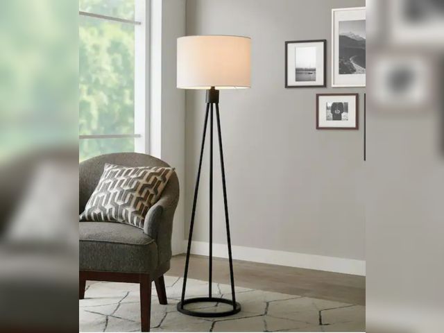 Lot 96-179625 - Hampton Bay
Higgins 56.25 in. Black Tripod Floor Lamp with Round Base
New with box damage