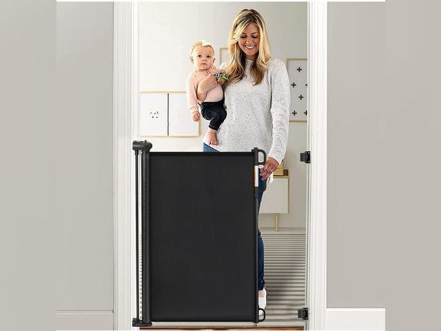 Lot 96-173711 - Momcozy Retractable Baby Gate, 33" Tall, Extends up to 55" Wide, Child Safety Baby Gates for Stairs,...