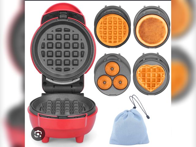 Lot 96-232484 - Mini Waffle Maker 550W Compact Appliance with Nonstick Plates Lightly used, Untested