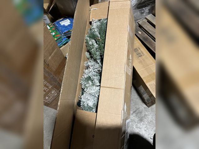 Lot 96-197848 - Costway 7.5 ft. Pre-Lit Artificial Christmas Tree, Snow Flocked Xmas Hinged Tree MSRP $179.99 New