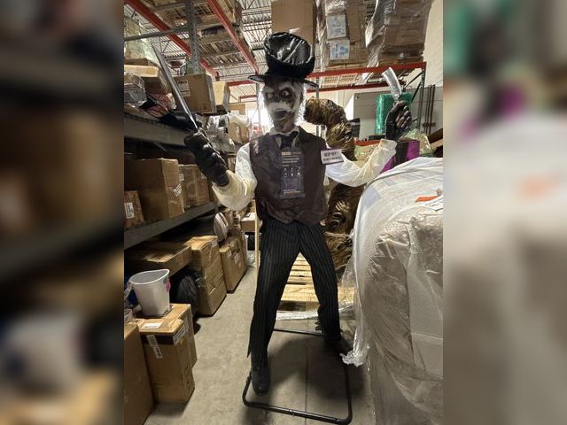 Lot 96-181937 - 7’ Animated LED Zombie Barber 
Used as store display, fully assembled. Untested 
MSRP $129.00