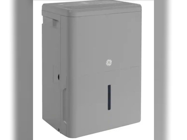 Lot 96-183626 - GE
50-Pints for Wet Rooms Up To 4500 sq. ft. Residential Dehumidifier with Bucket in Gray Wi-Fi, ENE...