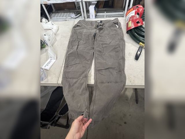 Lot 96-166515 - Men’s Carhartt Pants Size 32x30
New