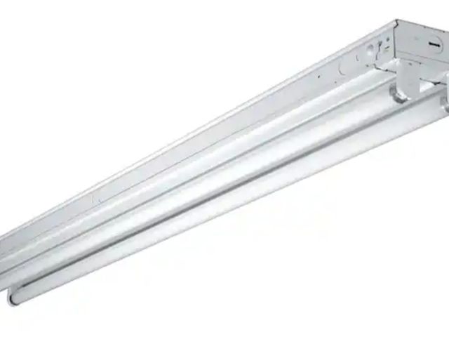 Lot 96-182046 - Metalux
32-Watt 2-Light White 4 ft. Fluorescent Strip Light
Open box 
Appears Unused 
Some dents on ...