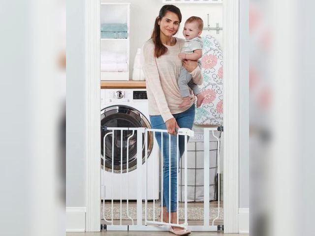 Lot 96-211219 - Regalo Safety 29-38.5" Baby Gate for Doorways &amp; Bottom of Stairs, Pressure Mounted Baby Gate wit...