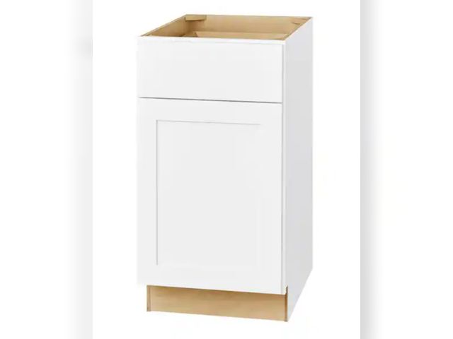 Lot 96-198372 - Hampton Bay
Avondale 18 in. W x 24 in. D x 34.5 in. H Ready to Assemble Plywood Shaker Base Kitchen ...